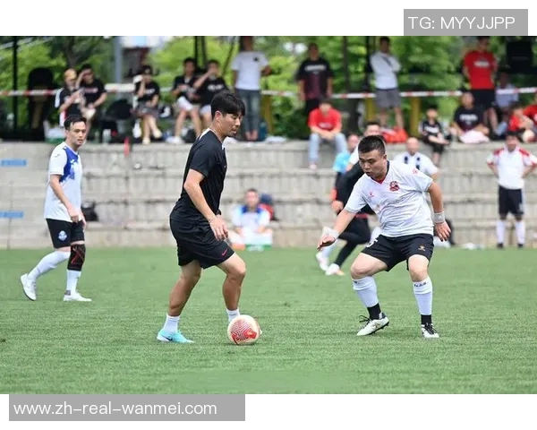 天下足球神灯照耀绿茵场传奇岁月球迷心中永恒的足球信仰与梦想 天下足球神灯照耀绿茵场传奇岁月球迷心中永恒的足球信仰与梦想